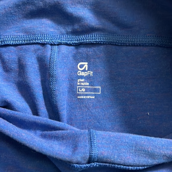 Gapfit 4” workout shorts in gorgeous blue with purple threading. BNWOT - Picture 3 of 4